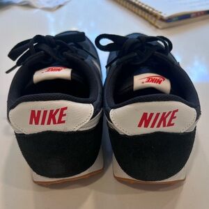 Nike Black and white  Sneakers woman’s